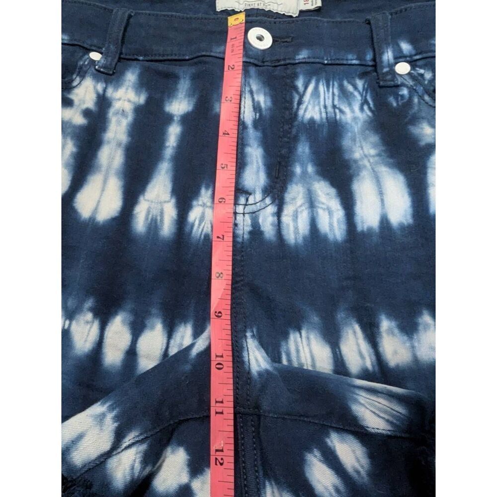 Sz 18 Torrid Tie Dye Denim Cutoff Jean Shorts - Picture 4 of 6